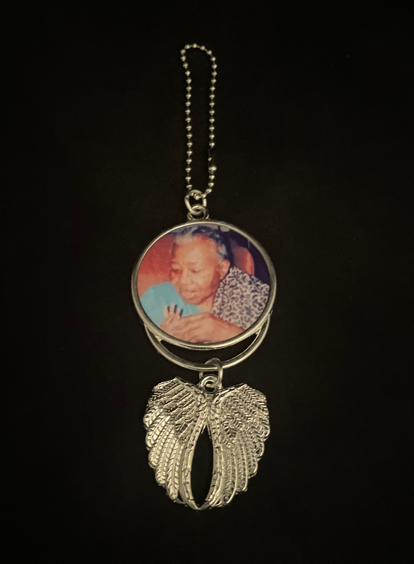 Winged rear view mirror hanger